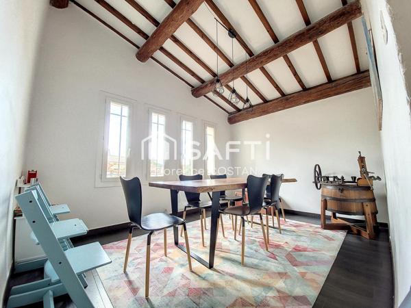 Rare à la vente - Maison d'environ 140 m² avec piscine proche à pied du  village de Velaux