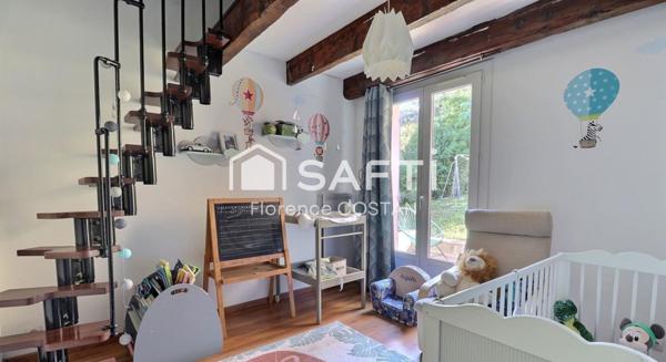 Rare à la vente - Maison d'environ 140 m² avec piscine proche à pied du  village de Velaux