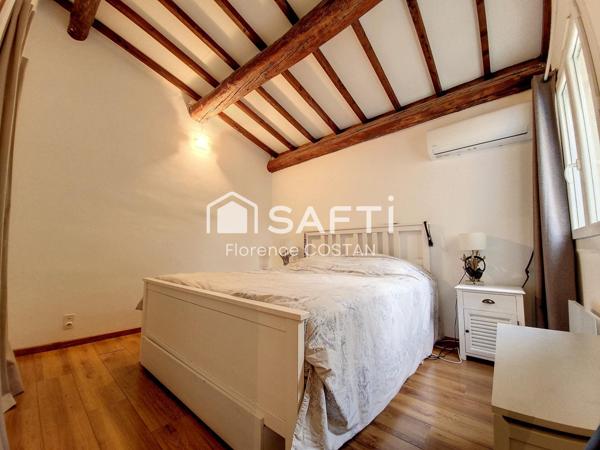 Rare à la vente - Maison d'environ 140 m² avec piscine proche à pied du  village de Velaux