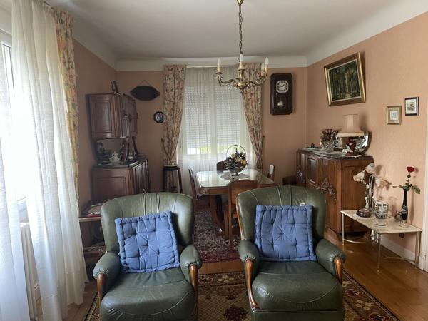 Maison T7 en pierre sur sous-sol complet avec 816m² de terrain