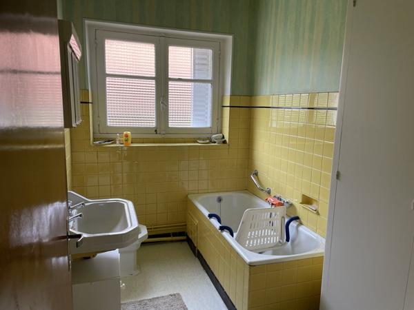 Maison T7 en pierre sur sous-sol complet avec 816m² de terrain