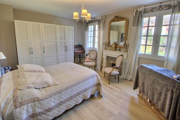 Maison TRIEL-SUR-SEINE 6 pièce(s) 121 m² €549 000 ** - Référence 1086