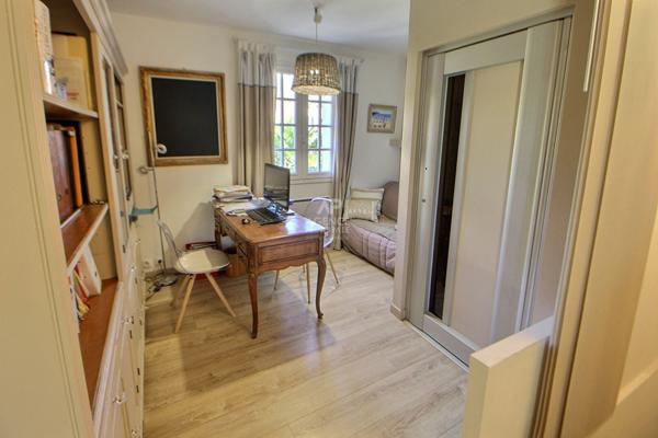 Maison TRIEL-SUR-SEINE 6 pièce(s) 121 m² €549 000 ** - Référence 1086