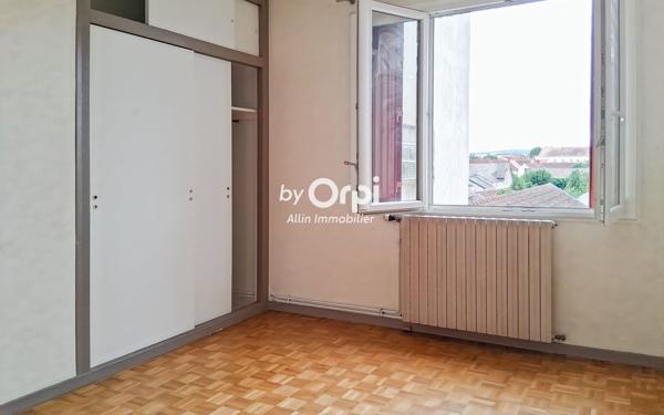 Appartement à vendre    3 pièces • 80 m2 Montluçon