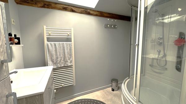 maison en pierres au calme dans un hameau