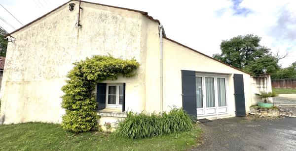 maison en pierres au calme dans un hameau