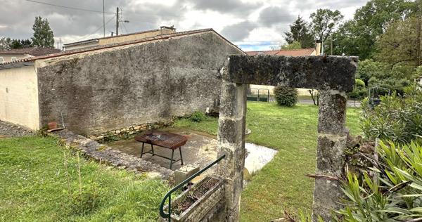 maison en pierres au calme dans un hameau