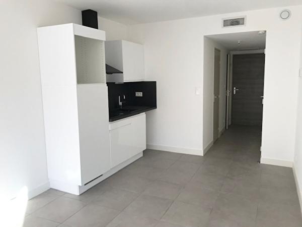 STUDIO CANNES BROUSSAILLES BALCON PISCINE