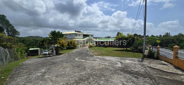 Vente
                Maison390 m² - 16 Pièces -
                    SAINTE ANNE (97180)
