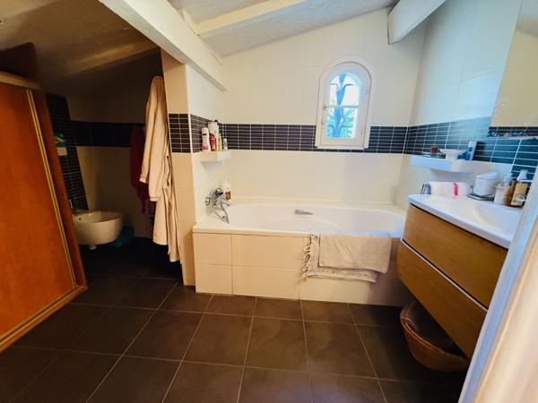 MAISON T7 AVEC PISCINE ET GARAGE