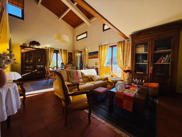 MAISON T7 AVEC PISCINE ET GARAGE