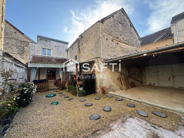 Confort, cour et garages : maison à ne pas manquer