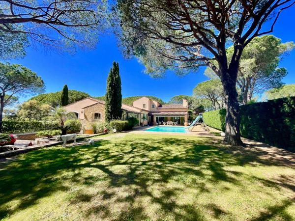 Puget/Argens- au calme villa 240 m2 - 5 chambres piscine -sous sol 150m2