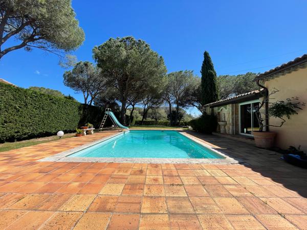 Puget/Argens- au calme villa 240 m2 - 5 chambres piscine -sous sol 150m2