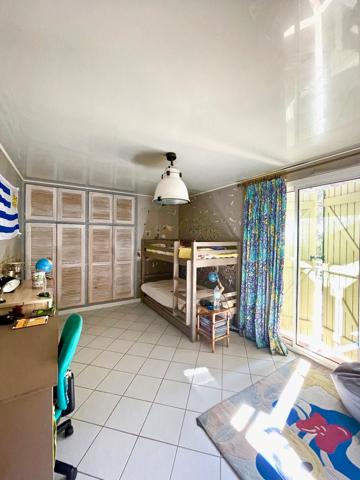 Puget/Argens- au calme villa 240 m2 - 5 chambres piscine -sous sol 150m2