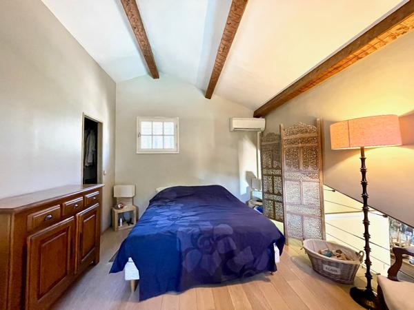 Puget/Argens- au calme villa 240 m2 - 5 chambres piscine -sous sol 150m2