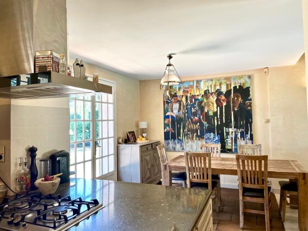 Puget/Argens- au calme villa 240 m2 - 5 chambres piscine -sous sol 150m2