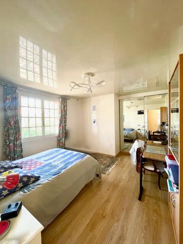 Puget/Argens- au calme villa 240 m2 - 5 chambres piscine -sous sol 150m2