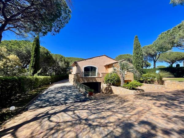 Puget/Argens- au calme villa 240 m2 - 5 chambres piscine -sous sol 150m2