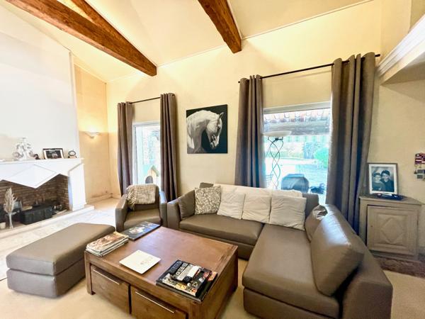 Puget/Argens- au calme villa 240 m2 - 5 chambres piscine -sous sol 150m2