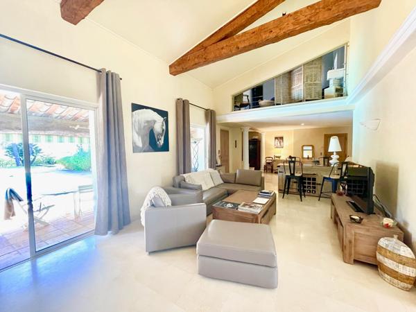 Puget/Argens- au calme villa 240 m2 - 5 chambres piscine -sous sol 150m2