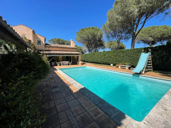 Puget/Argens- au calme villa 240 m2 - 5 chambres piscine -sous sol 150m2