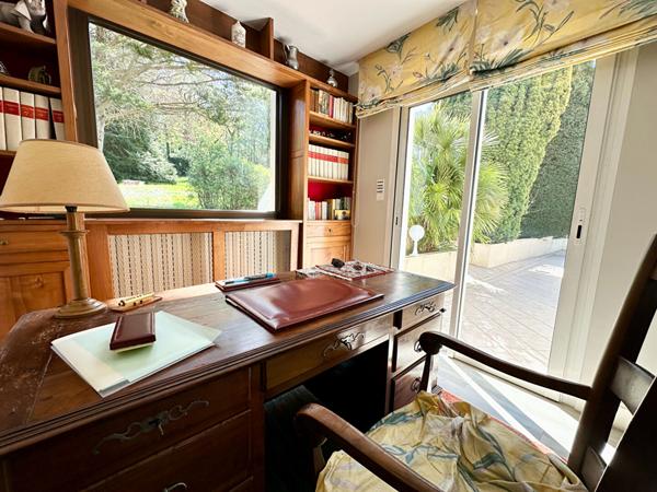 POITIERS SUD - A 5 MIN D'AUCHAN - MAISON D'ENVIRON 203m2 - 4/5CHAMBRES - APPENTIS - CHARMANTE -