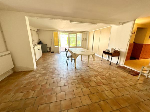 POITIERS SUD - A 5 MIN D'AUCHAN - MAISON D'ENVIRON 203m2 - 4/5CHAMBRES - APPENTIS - CHARMANTE -