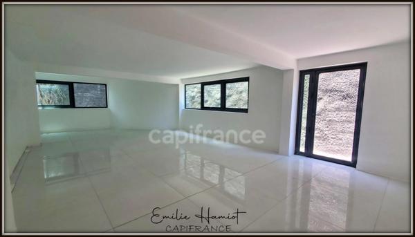 Local professionnel de 50m² - Fort de France Dillon Stade