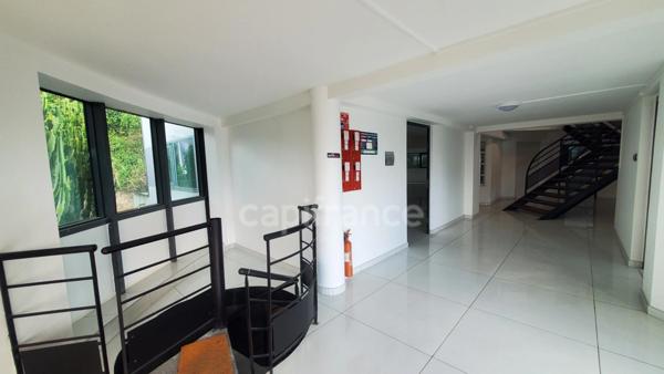 Local professionnel de 50m² - Fort de France Dillon Stade