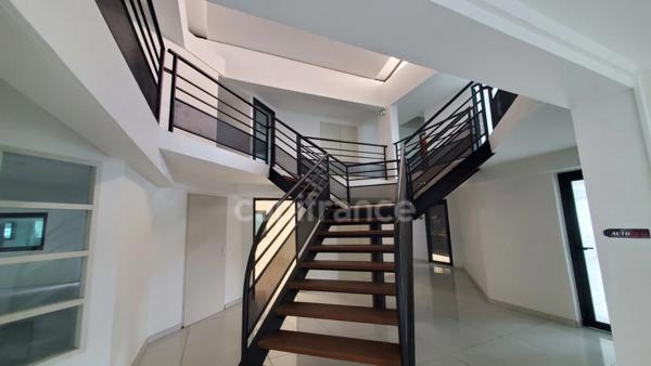 Local professionnel de 50m² - Fort de France Dillon Stade