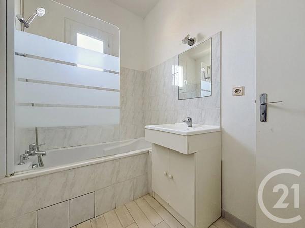 Appartement F3 à vendre  3 pièces - 68 m 2   TROYES  - 10