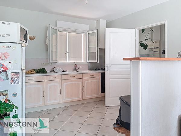 Pavillon 96m² à vendre à Gemozac, 3 chambres, abri voiture, sur terrain clos et aménagé de 844m²