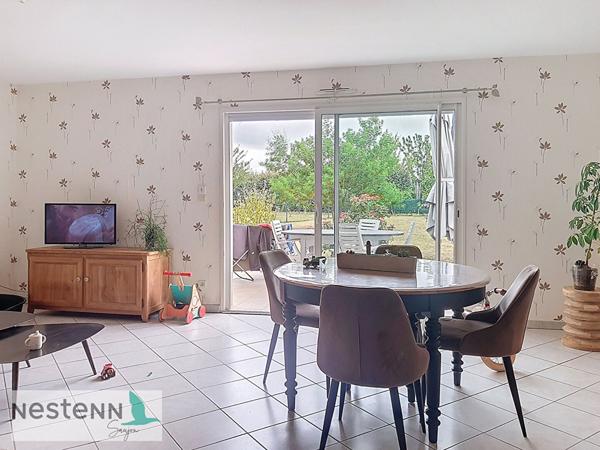 Pavillon 96m² à vendre à Gemozac, 3 chambres, abri voiture, sur terrain clos et aménagé de 844m²