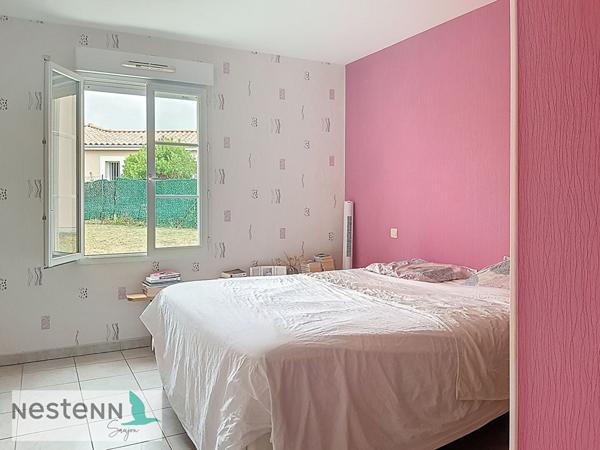 Pavillon 96m² à vendre à Gemozac, 3 chambres, abri voiture, sur terrain clos et aménagé de 844m²