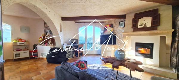 Maison de 250m² sur 2 niveaux - 5 chambres - garage - terrain de 1500m² piscinable