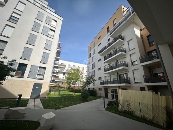 Poissy Appartement Studio 24m2 avec balcon €159 000 ** - Référence 9132