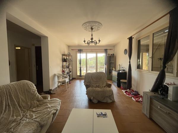 Cotignac (83570) COTIGNAC Villa à louer 3 chambres, terrain de 1610 m², proche du centre village à pied.