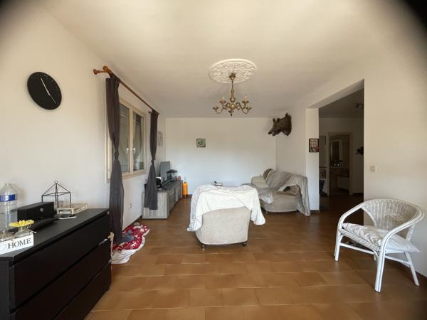 Cotignac (83570) COTIGNAC Villa à louer 3 chambres, terrain de 1610 m², proche du centre village à pied.