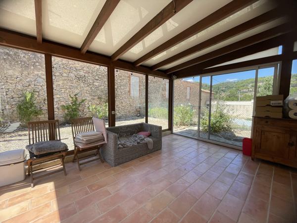 Cotignac (83570) COTIGNAC Villa à louer 3 chambres, terrain de 1610 m², proche du centre village à pied.