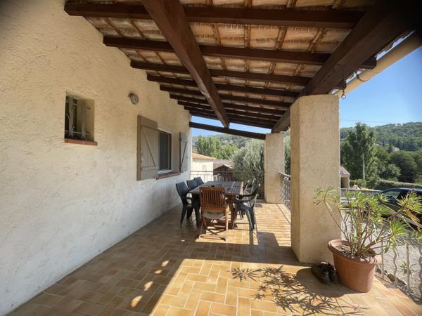 Cotignac (83570) COTIGNAC Villa à louer 3 chambres, terrain de 1610 m², proche du centre village à pied.