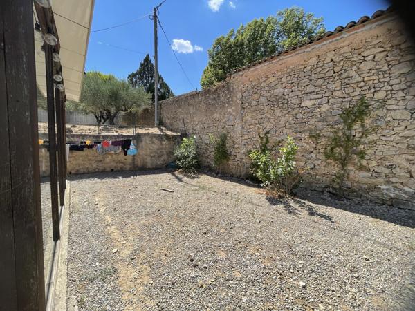 Cotignac (83570) COTIGNAC Villa à louer 3 chambres, terrain de 1610 m², proche du centre village à pied.