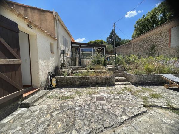 Cotignac (83570) COTIGNAC Villa à louer 3 chambres, terrain de 1610 m², proche du centre village à pied.