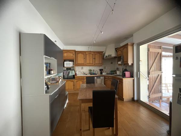 Cotignac (83570) COTIGNAC Villa à louer 3 chambres, terrain de 1610 m², proche du centre village à pied.