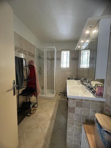 Cotignac (83570) COTIGNAC Villa à louer 3 chambres, terrain de 1610 m², proche du centre village à pied.