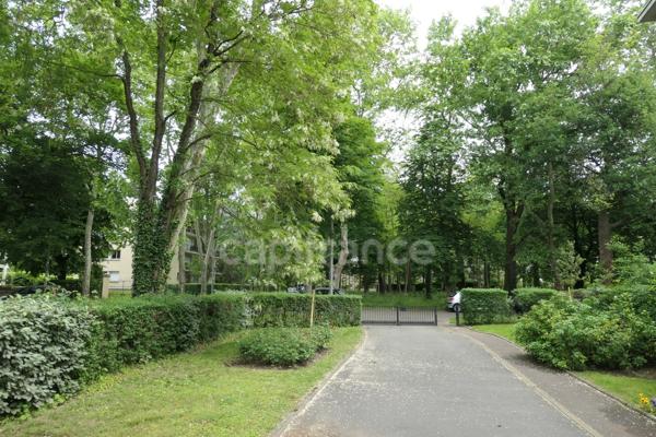 Dpt Yvelines (78), à vendre MAISONS LAFFITTE appartement T4 de 100 m²