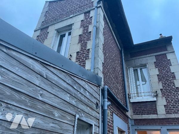 SOISSONS - Quartier LAMARTINE - Maison d'environ 117m² habitable avec terrasse et petit jardin.