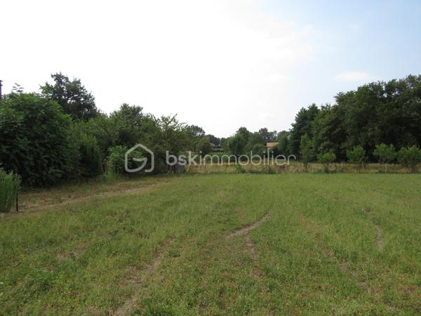 Terrain de 819 m²
