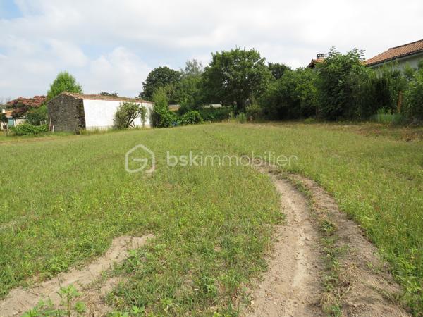 Terrain de 819 m²