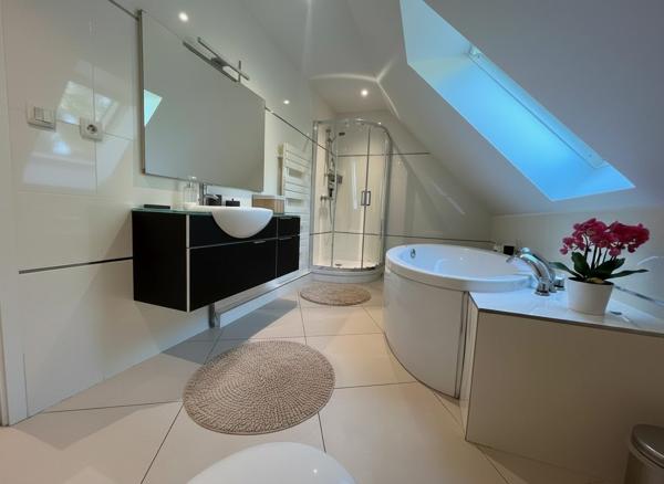 À vendre - Maison contemporaine, 6 pièces située à Saint-Cyr-sur-Loire (37540)